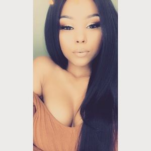 Meet your Posher, Mia